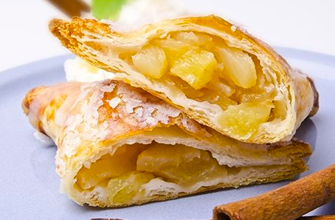 Empanada de Manzana de Lucille Bakery: Un Dulce Abrazo de Tradición y Sabor